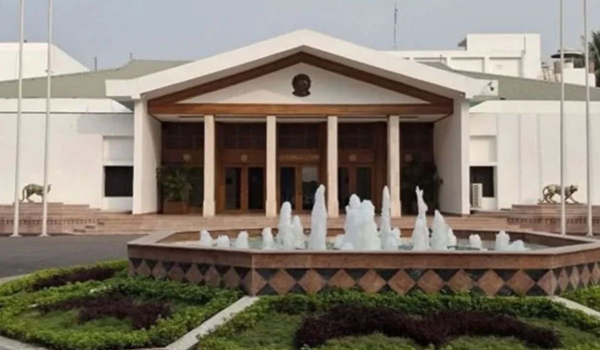 পুরনো ঋণ পরিশোধে গুরুত্ব দিচ্ছে সরকার