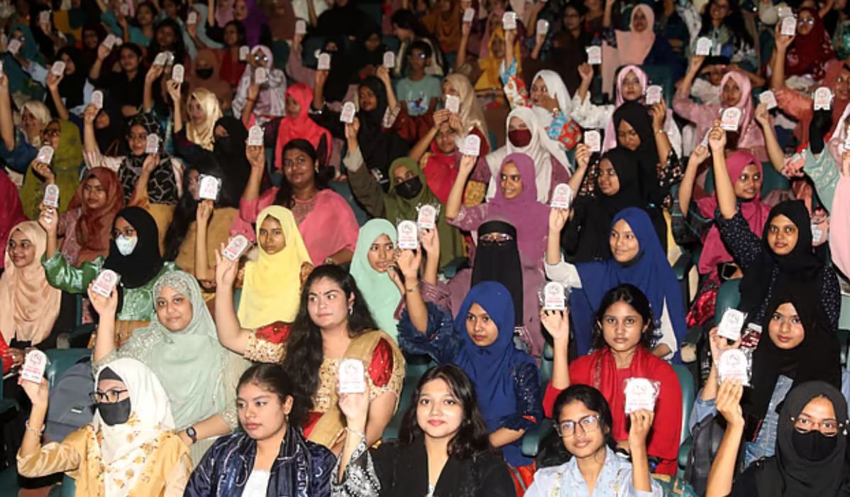 মা-বাবার স্বপ্ন পূরণে মানবিক চিকিৎসক হতে চায় মারিয়া