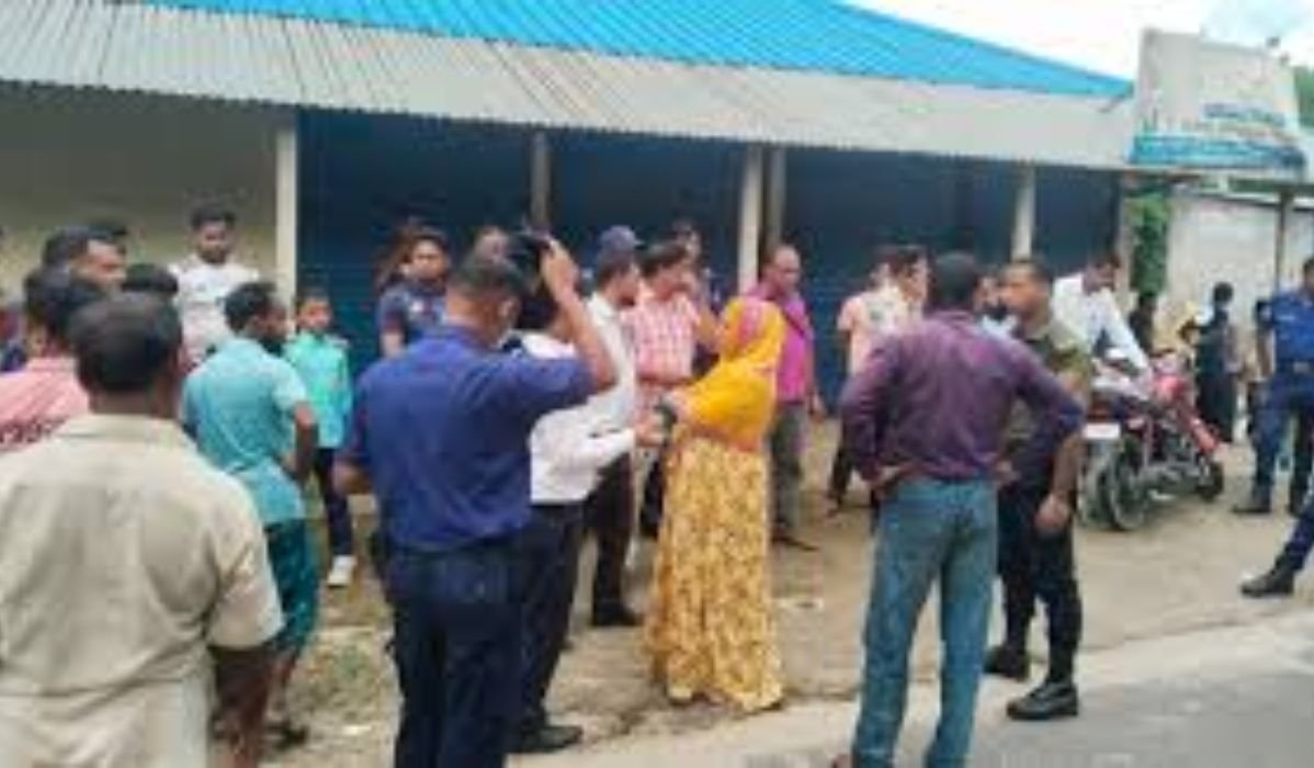 নিজ ঘরে ঝুলছিল নারী ইউপি সদস্যের লাশ