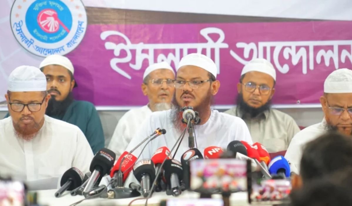 দলীয় অনুষ্ঠানে নারী সাংবাদিকদের পর্দা করে আসতে হবে: চরমোনাই পীর