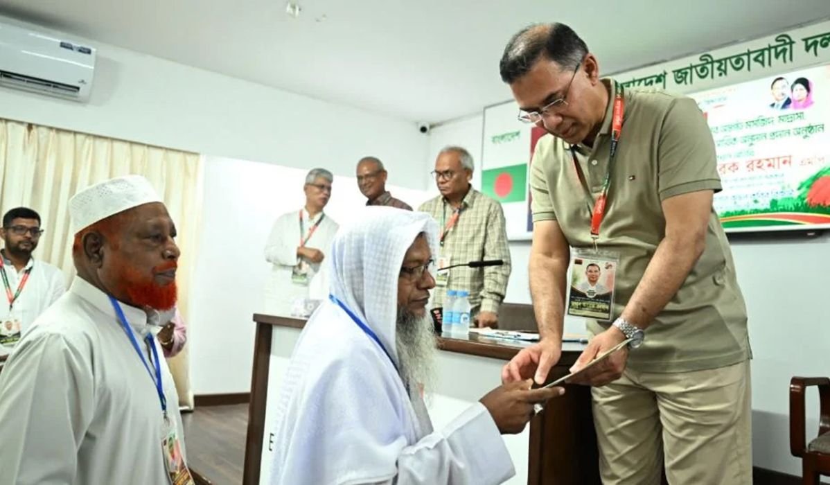 ঢাকা-১৭ আসনের মসজিদ-মন্দিরে প্রধানমন্ত্রীর অনুদান