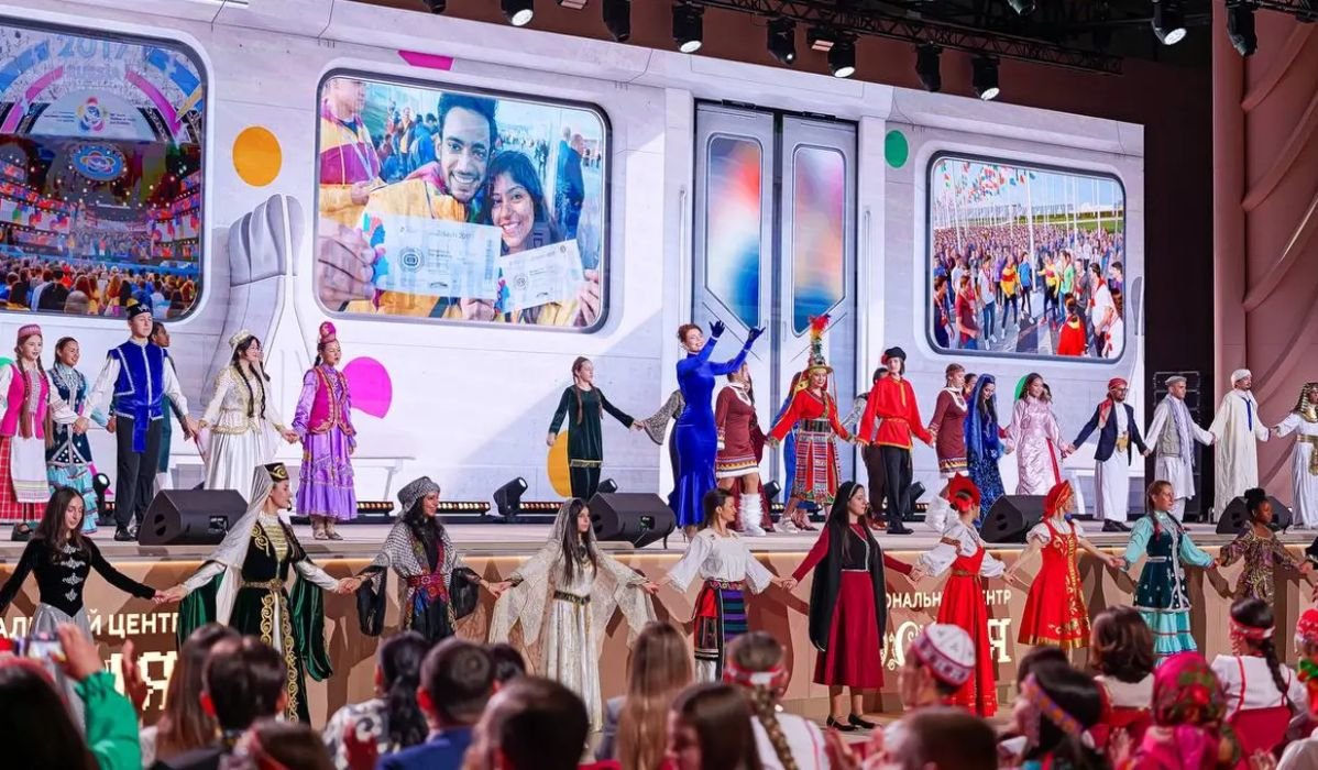 আন্তর্জাতিক যুব উৎসব ঘিরে রাশিয়ায় ‘কালিঙ্কা’ ফ্ল্যাশ মব