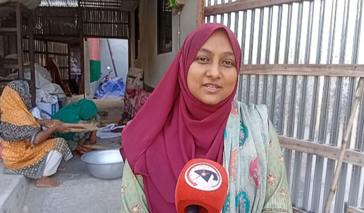 শিক্ষকতা ছেড়ে ঘরে বসে উদ্যোক্তা রুমা