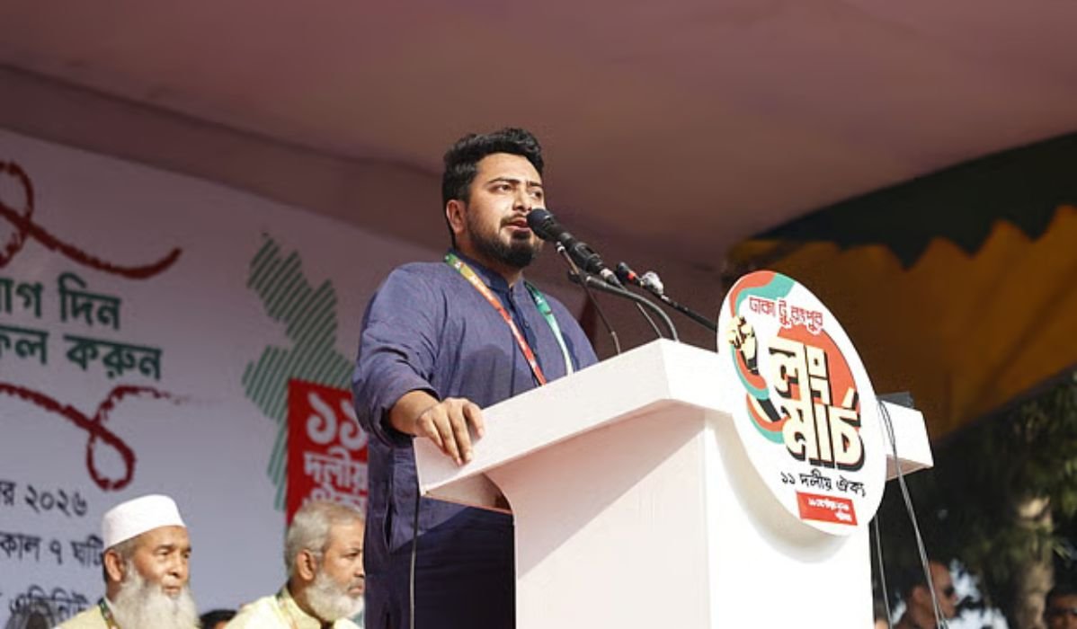 তারেক রহমানকে নির্ধারণ করতে হবে তিনি কীভাবে ক্ষমতা থেকে যাবেন: নাহিদ ইসলাম