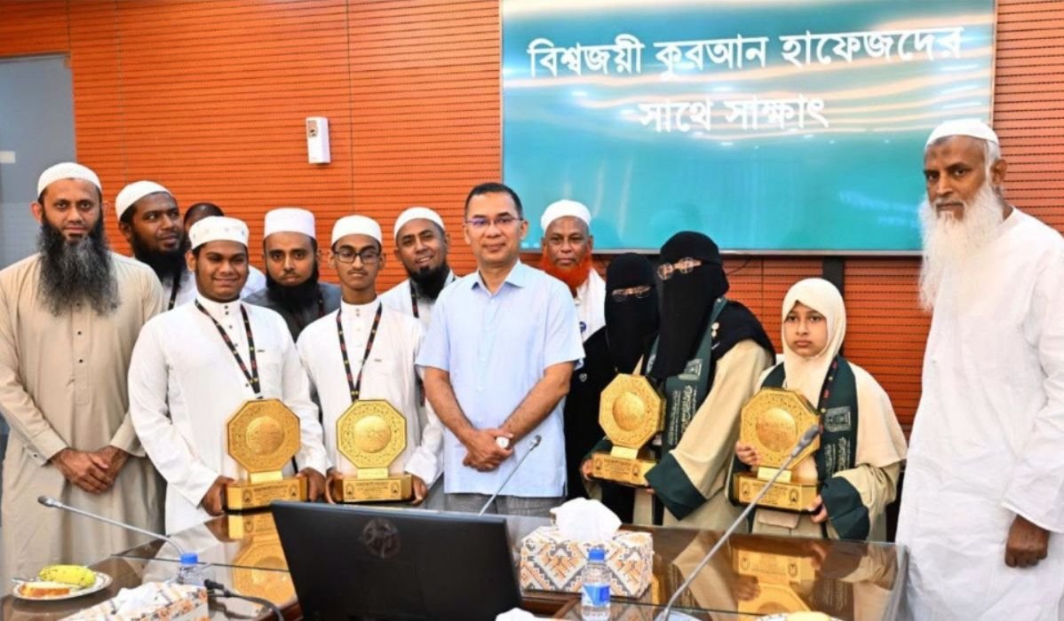 প্রধানমন্ত্রীর সঙ্গে বিশ্বজয়ী কোরআন হাফেজদের সাক্ষাৎ