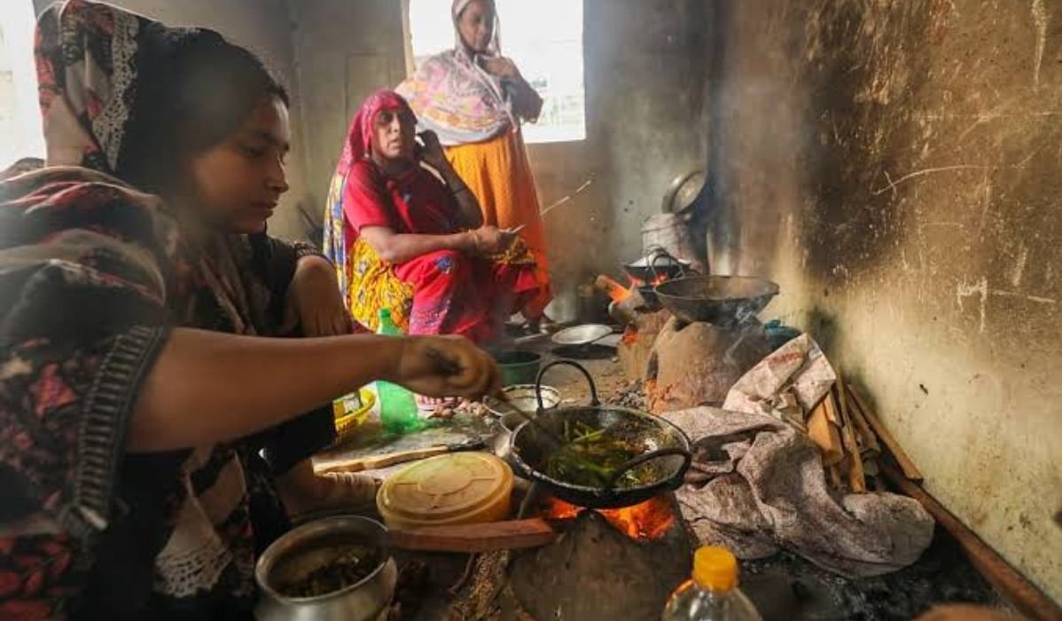 দুর্যোগপূর্ণ আবহাওয়ায় আবারও কমেছে গ্যাসের সরবরাহ
