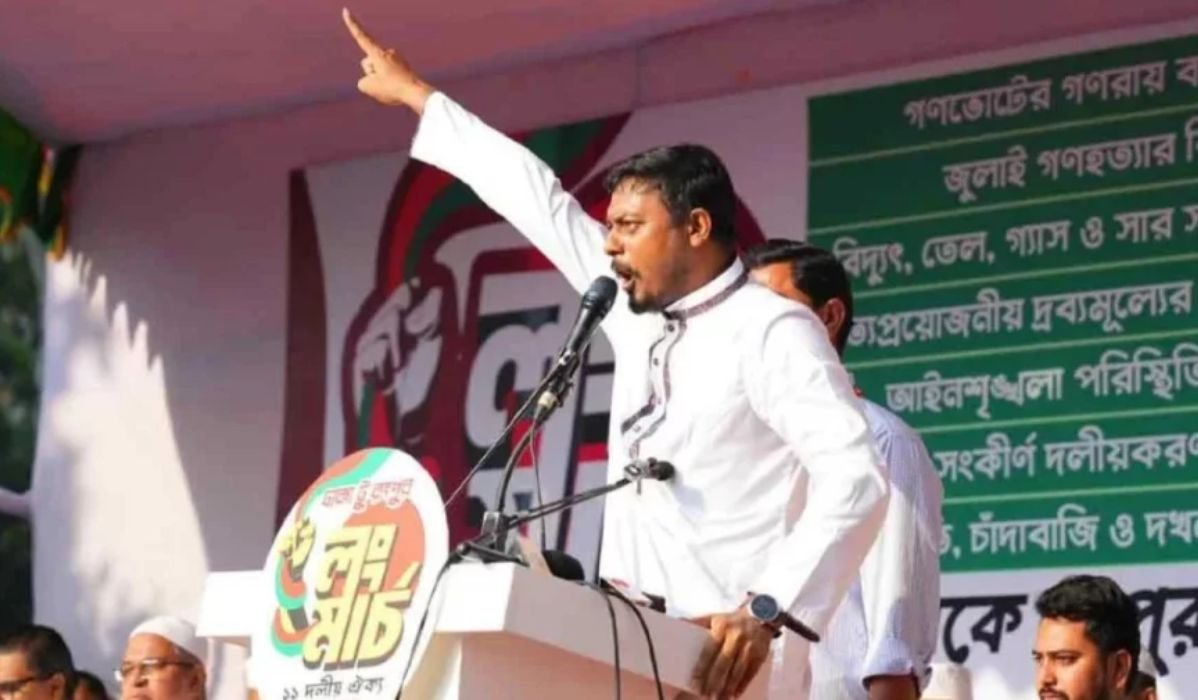 ‘সরকার যদি নিজের কর্মকাণ্ডের ভারেই একদিন পইড়া যায়, বিশ্বাস করবেন না?’