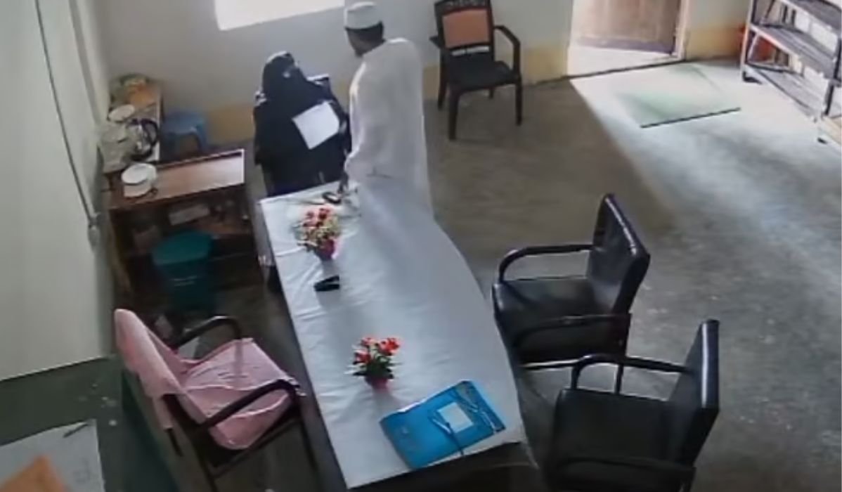 নেত্রকোনায় নারীর সঙ্গে মাদ্রাসাশিক্ষকের ভিডিও ফেসবুকে